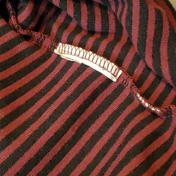 Vans Women's Red/Black Striped Metallic Crop T-Shirt Sz L mock neck Maroon - Picture 9 of 9